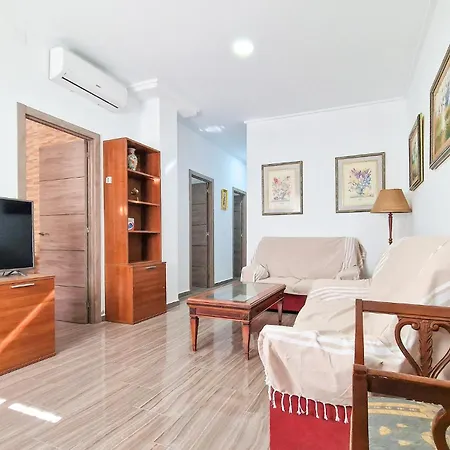 2 Bedroom Lovely In Apartment *